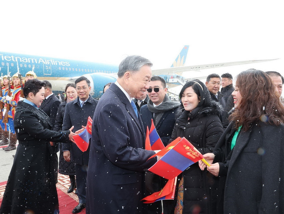 Lễ đón Tổng Bí thư, Chủ tịch nước Tô Lâm tại sân bay Thành Cát Tư Hãn (Chinggis Khaan International Airport) ở Thủ đô Ulan Bator. (Ảnh: Trí Dũng/TTXVN)