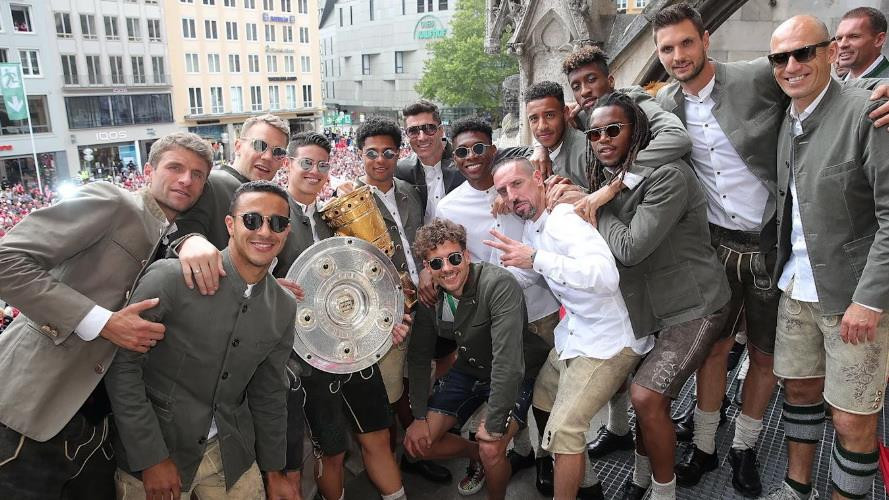 Đây có lẽ sẽ là những khoảng khắc đẹp nhất nhưng cũng buồn nhất trong sự nghiệp cầu thủ của mình trong màu áo Bayern Munich. (Nguồn: fcb.de