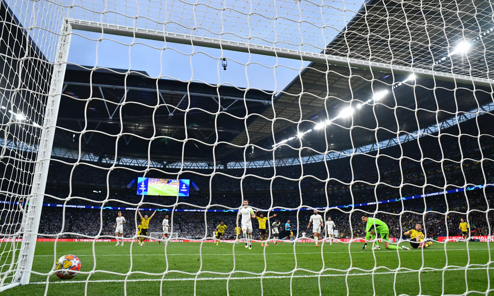 Trong đó phải kể đến cú dứt điểm đưa bóng đi trúng cột dọc của Niclas Fullkrug. (Nguồn: Reuters)