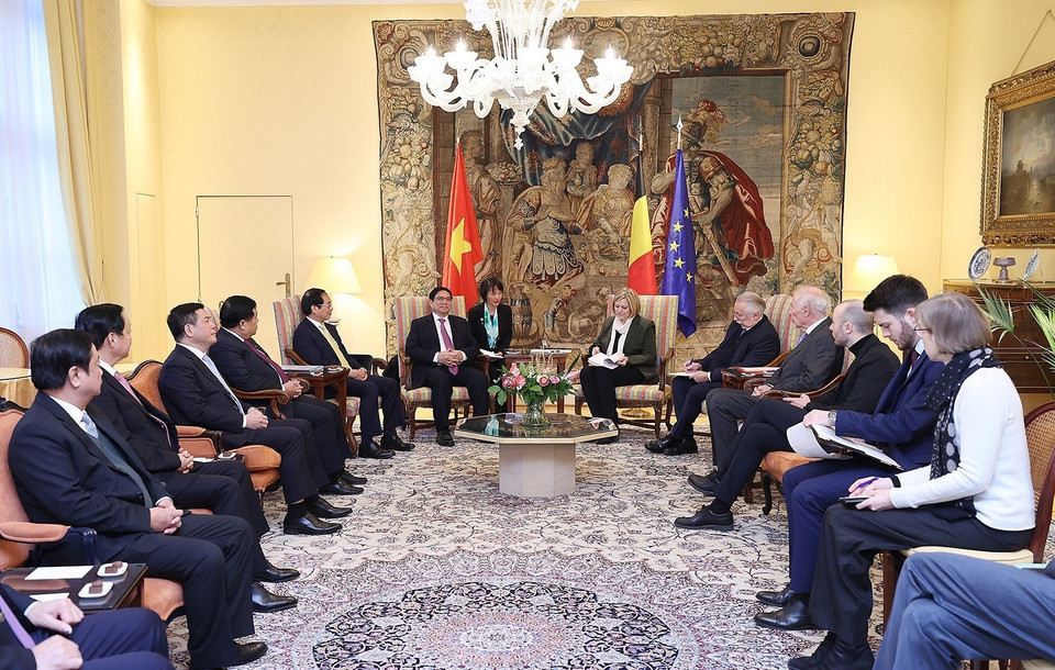 Quang cảnh buổi hội kiến giữa Thủ tướng Phạm Minh Chính và Chủ tịch Hạ viện Bỉ Eliane Tillieux. (Ảnh: Dương Giang/TTXVN)