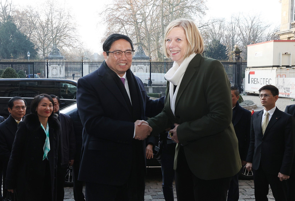 Thủ tướng Phạm Minh Chính và Chủ tịch Hạ viện Bỉ Eliane Tillieux. (Ảnh: Dương Giang/TTXVN)