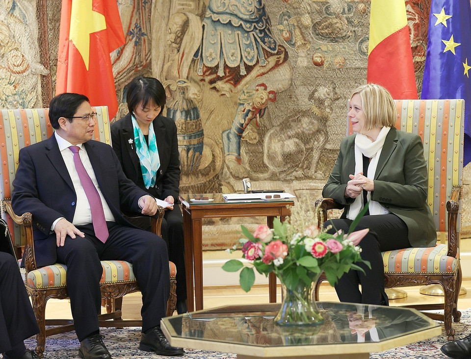 Sáng 15/12, tại Brussels, Thủ tướng Phạm Minh Chính hội kiến Chủ tịch Hạ viện Bỉ Eliane Tillieux. (Ảnh: Dương Giang/TTXVN)