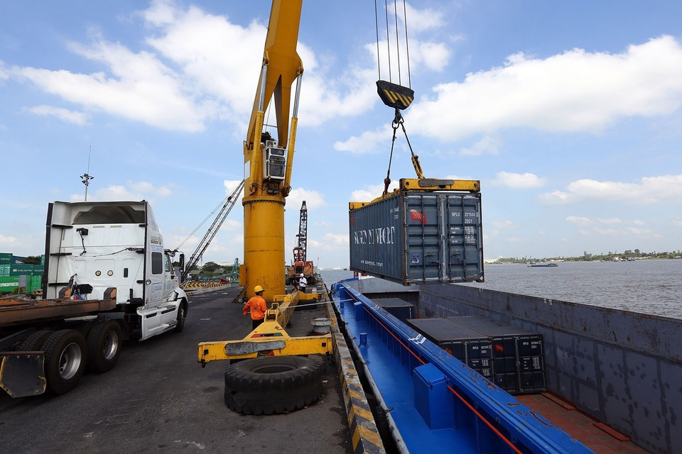 Cảng Tân Cảng-Thốt Nốt (Tổng công ty Tân Cảng Sài Gòn) tại Cần Thơ có khả năng tiếp nhận tàu 2.000 tấn, đảm nhiệm việc thu gom, tập kết, thông quan hàng hóa, xếp dỡ container hàng xuất nhập khẩu của thành phố Cần Thơ và các tỉnh An Giang, Kiên Giang, Đồng Tháp. (Ảnh: Danh Lam/TTXVN)