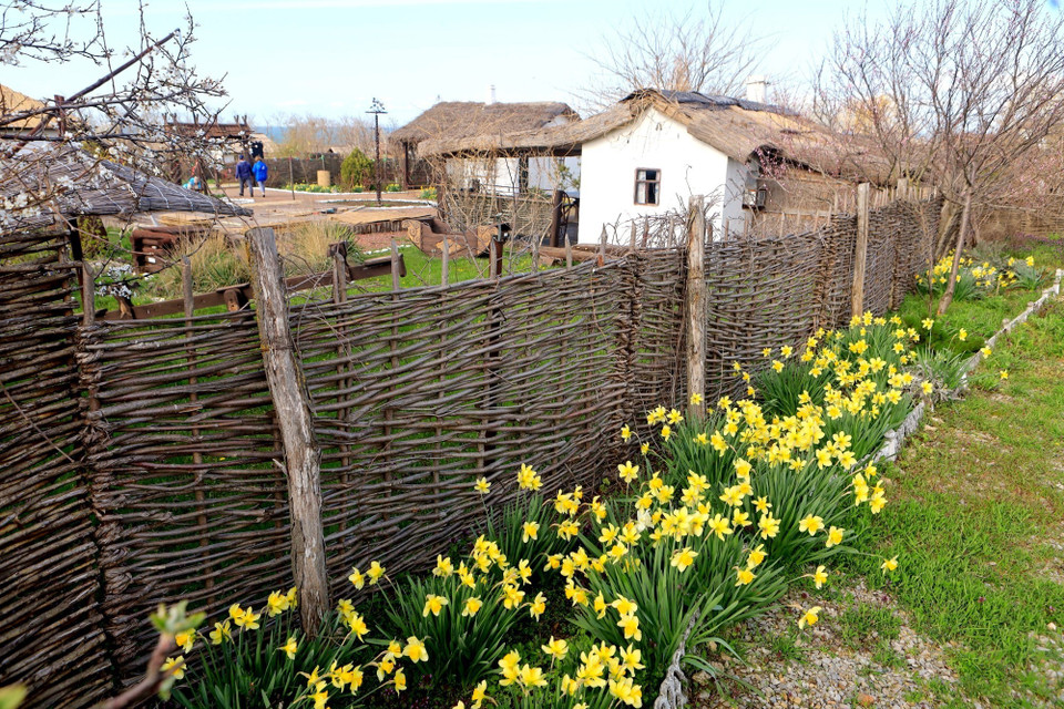 Những nếp nhà xưa của người Cossack được phục dựng lại như nguyên bản. (Ảnh: Trần Hiếu/TTXVN)