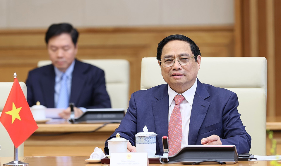 Thủ tướng Phạm Minh Chính khẳng định chuyến thăm Việt Nam của Thủ tướng Singapore Lý Hiển Long đã gửi đi thông điệp về quyết tâm mạnh mẽ của hai nước cùng hợp tác để phát triển lên một tầm cao mới mạnh mẽ, sâu rộng, toàn diện, bền vững và bao trùm hơn nữa, đóng góp tích cực cho hòa bình, ổn định và phát triển ở khu vực. (Ảnh: Dương Giang/TTXVN)