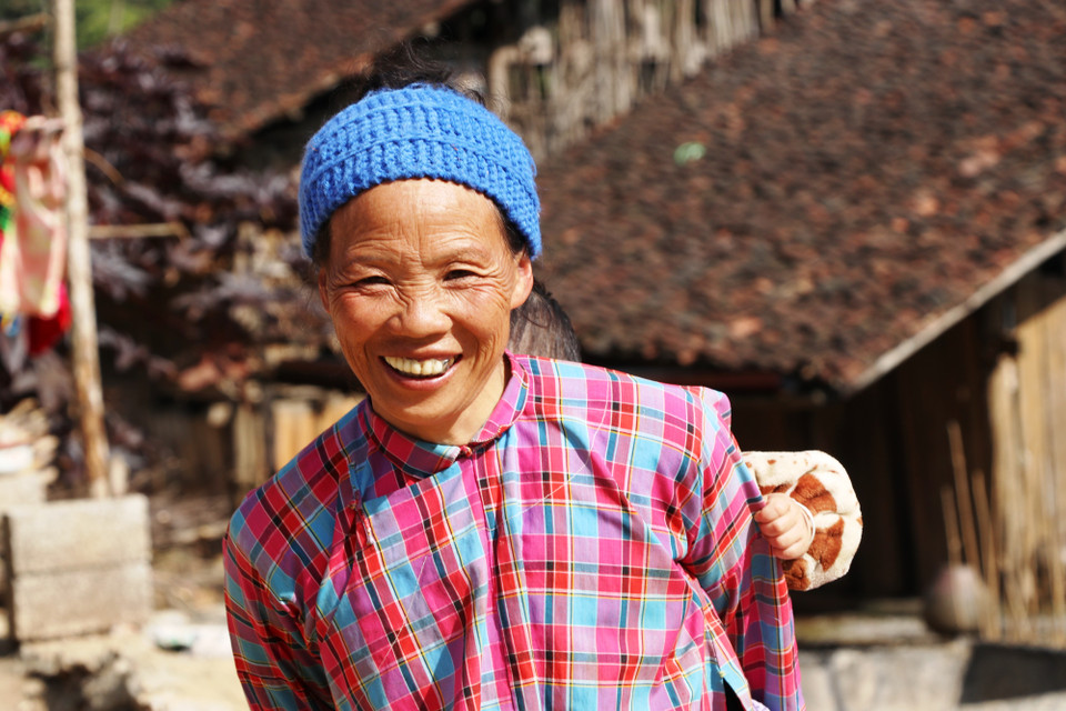 Củ gừng không chỉ mang lại kinh tế cho người dân thôn Ngườm Vài mà còn giúp họ yên tâm bám trụ trên mảnh đất biên giới, địa đầu tổ quốc với điều kiện sinh sống đang dần được cải thiện. (Ảnh: Hạnh Nguyễn/Vietnam+) 