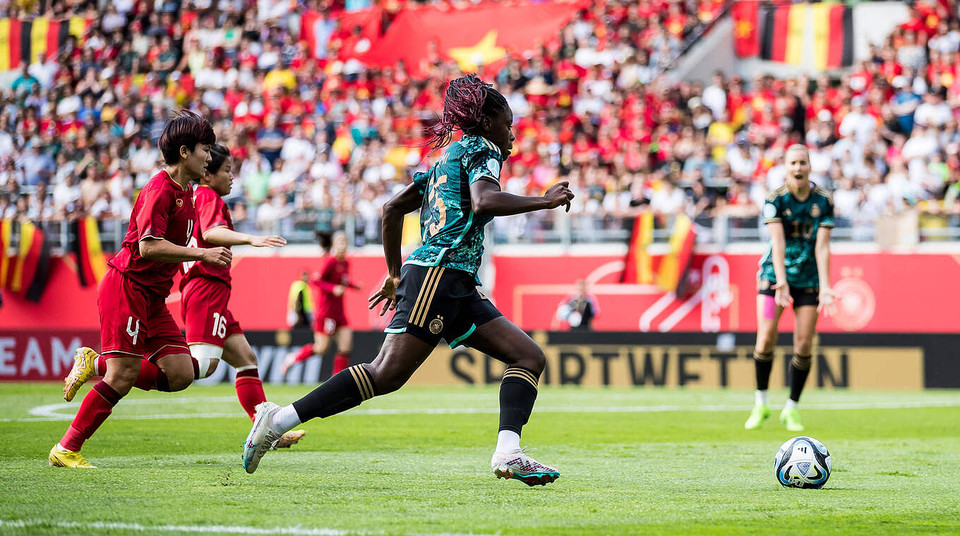 Đức sau đó tiếp tục là đội bóng chơi lấn luố hơn khi bước vào hiệp 2. (Nguồn: DFB)