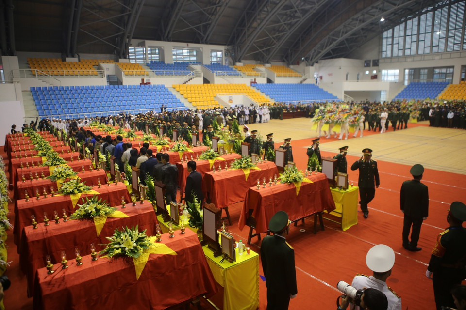 Lễ viếng và truy điệu 22 liệt sỹ Đoàn Kinh tế Quốc phòng 337. (Ảnh: Hồ Cầu/TTXVN)