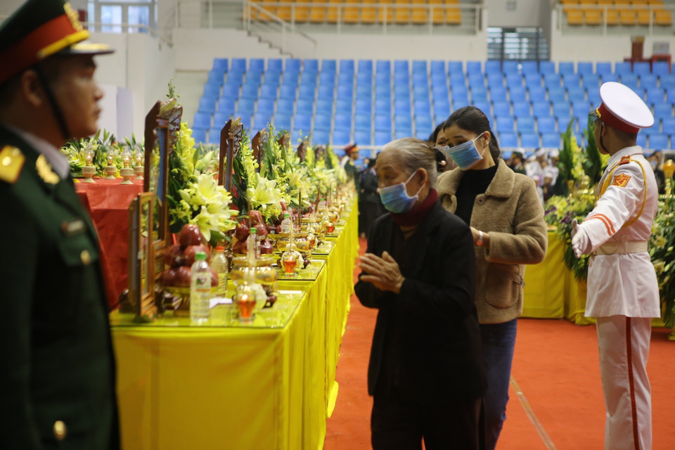 Lễ viếng và truy điệu 22 liệt sỹ Đoàn Kinh tế Quốc phòng 337. (Ảnh: Hồ Cầu/TTXVN)