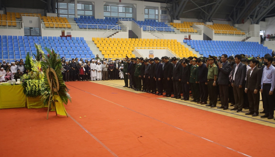 Lễ viếng và truy điệu 22 liệt sỹ Đoàn Kinh tế Quốc phòng 337. (Ảnh: Hồ Cầu/TTXVN)