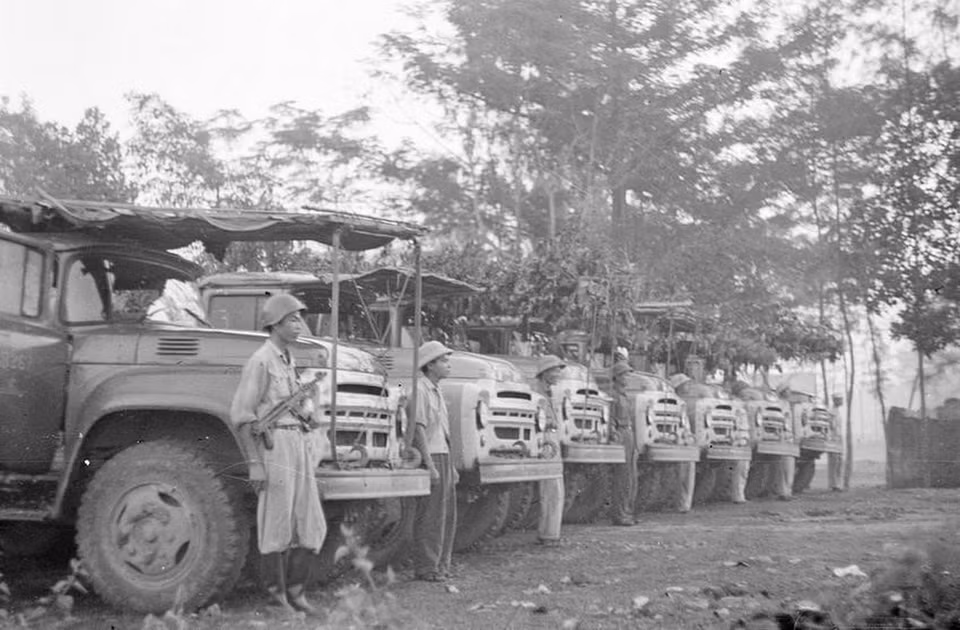 Đại đội 6, bộ đội vận tải sẵn sàng lên đường, tháng 12/1968. (Ảnh: Nghĩa Dũng/ TTXVN)
