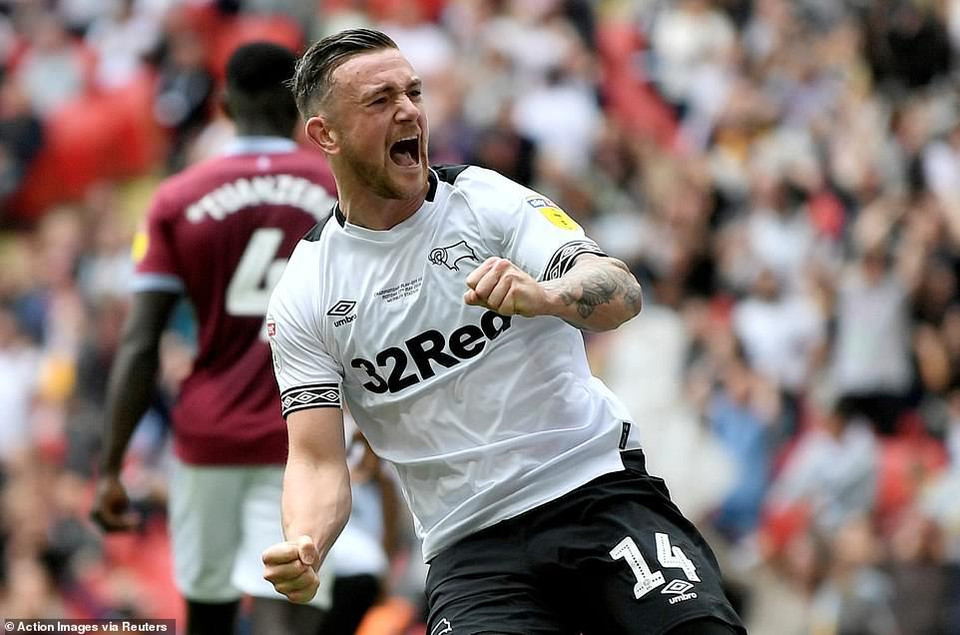 ...của Martyn Waghorn ở phút 81.