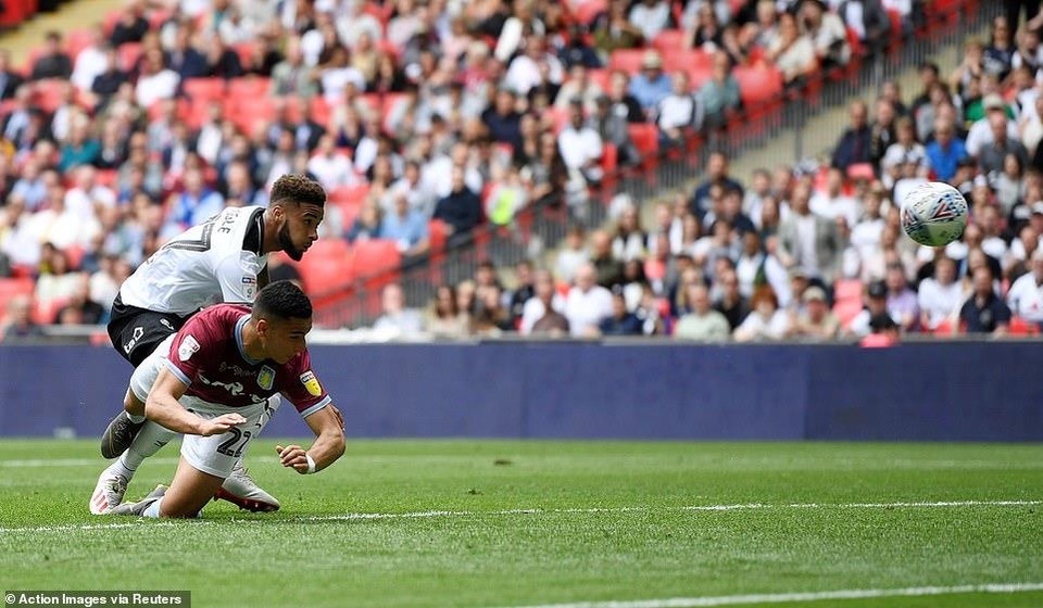 ...sau pha bay người đánh đầu...