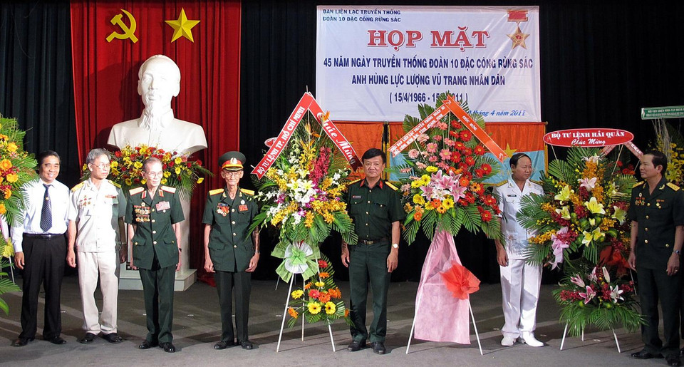 Buổi gặp mặt kỷ niệm 45 năm Ngày truyền thống của Đoàn 10 Bộ đội đặc công Rừng Sác - đơn vị Anh hùng Lực lượng vũ trang nhân dân (15/4/1966-15/4/2011), sáng 10/4/2011, tại TP Hồ Chí Minh, với sự tham dự của hàng trăm cựu cán bộ, chiến sĩ đặc công Rừng Sác. (Ảnh: Thế Anh/TTXVN)