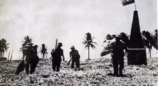 Từ 14-29/4/1975, Đoàn đặc công hải quân 126 (tiền thân của Lữ đoàn Đặc công 126 Hải quân ngày nay) đã giải phóng hầu hết các đảo trong quần đảo Trường Sa, góp phần quan trọng vào thắng lợi trọn vẹn của công cuộc giải phóng hoàn toàn miền Nam, thống nhất Tổ quốc. Trong ảnh: Lực lượng Đặc công hải quân Đoàn 126 giải phóng đảo Trường Sa, ngày 29/4/1975. (Ảnh: Tư liệu/TTXVN phát)