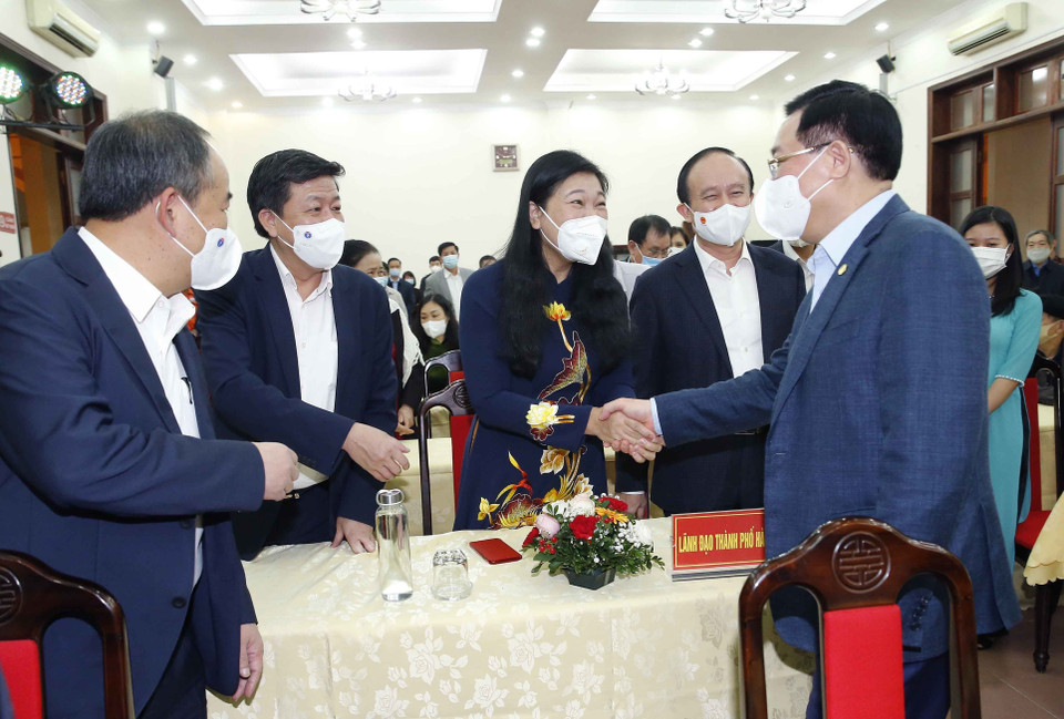 Chủ tịch Quốc hội Vương Đình Huệ với các đại biểu. (Ảnh: Doãn Tấn/TTXVN)