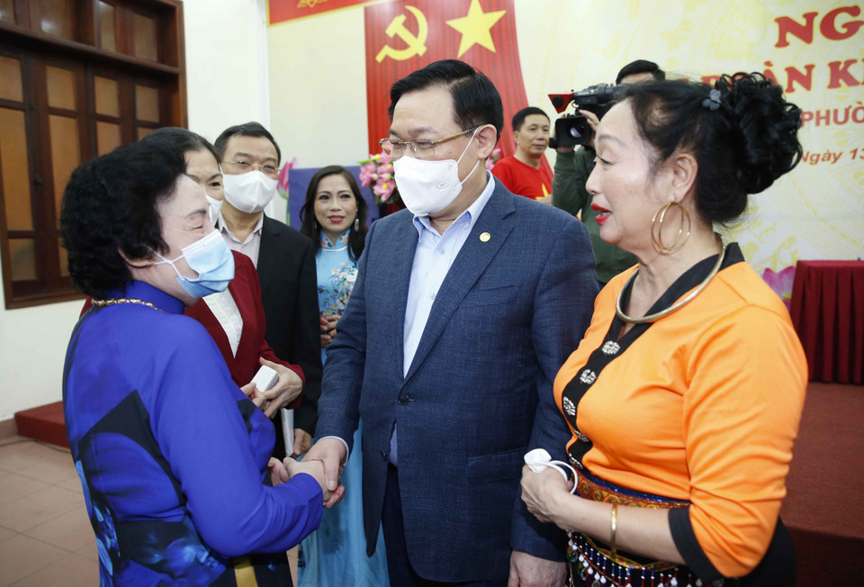 Chủ tịch Quốc hội Vương Đình Huệ với các đại biểu. (Ảnh: Doãn Tấn/TTXVN)