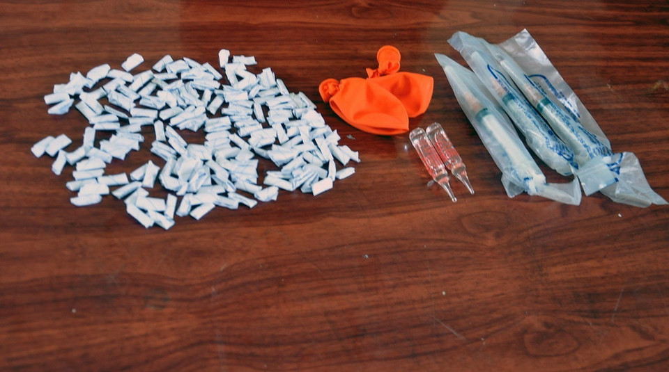 Ngày 15/5, Tổ tuần tra Đồn Biên phòng Bắc Sơn, Quảng Ninh, bắt giữ 2 đối tượng vận chuyển 175 gói Heroin qua biên giới tiêu thụ. (Ảnh: Nguyễn Hoàng/TTXVN)