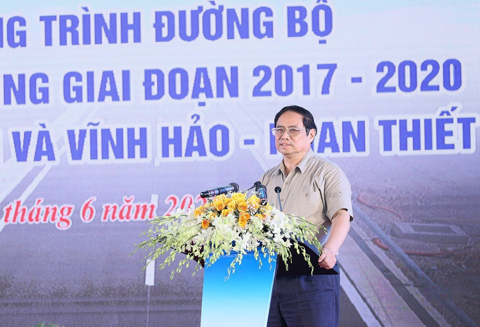 Thủ tướng Phạm Minh Chính phát biểu tại lễ khánh thành 2 tuyến Cao tốc Vĩnh Hảo-Phan Thiết và Cao tốc Nha Trang-Cam Lâm. (Ảnh: Dương Giang/TTXVN)