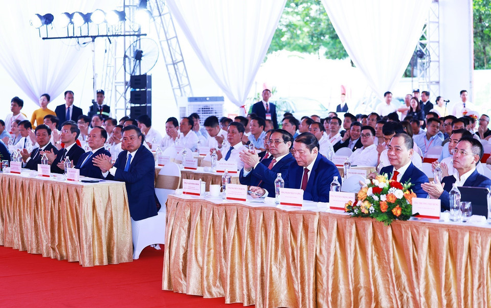 Thủ tướng Phạm Minh Chính và các đại biểu dự Lễ khởi công Trung tâm Hội chợ triển lãm quốc gia. (Ảnh: Dương Giang/TTXVN)