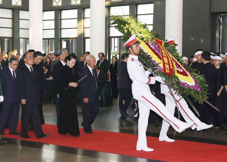 Đoàn Quốc hội nước Cộng hòa XHCN Việt Nam, do đồng chí Nguyễn Thị Kim Ngân, Ủy viên Bộ Chính trị, Chủ tịch Quốc hội làm Trưởng đoàn, viếng đồng chí Đỗ Mười.(Ảnh: Trí Dũng/TTXVN)