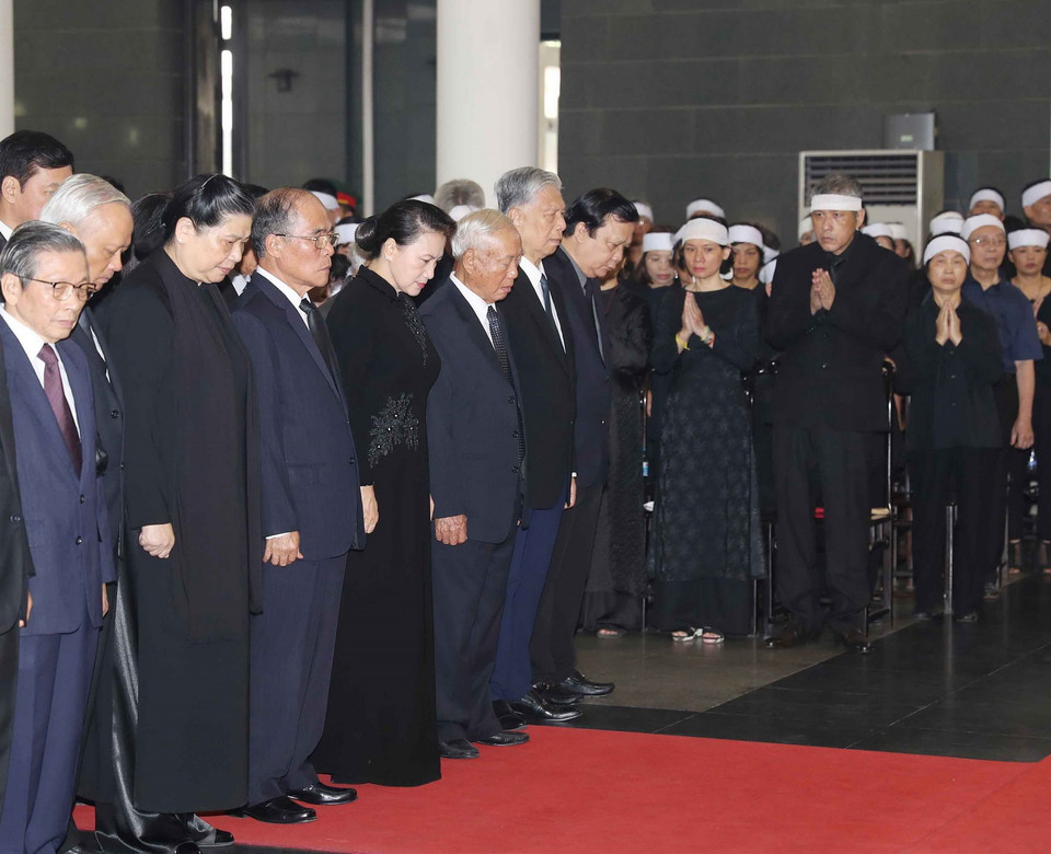 Đoàn Quốc hội nước Cộng hòa XHCN Việt Nam, do đồng chí Nguyễn Thị Kim Ngân, Ủy viên Bộ Chính trị, Chủ tịch Quốc hội làm Trưởng đoàn, viếng đồng chí Đỗ Mười.(Ảnh: Trí Dũng/TTXVN)