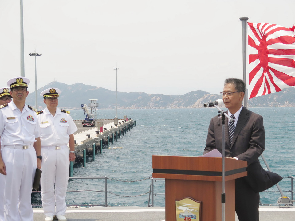 Đại sứ​ Nhật Bản tại Việt Nam Fukada Hiroshi tại lễ đón. (Ảnh: Tiên Minh/TTXVN)