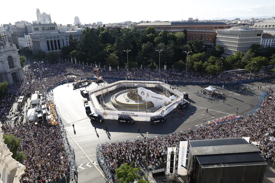 'Biển người' chào đón nhà vô địch Champions League tại Quảng trường Cibeles. (Nguồn: AS)