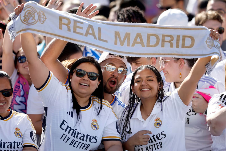Theo ước tính, có tới 450.000 fan đổ ra đường để chung vui cùng Real Madrid. (Nguồn: AS)