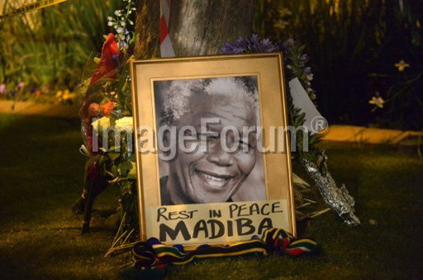 Di ảnh cố Tổng thống Nelson Mandela. (Nguồn: AFP)