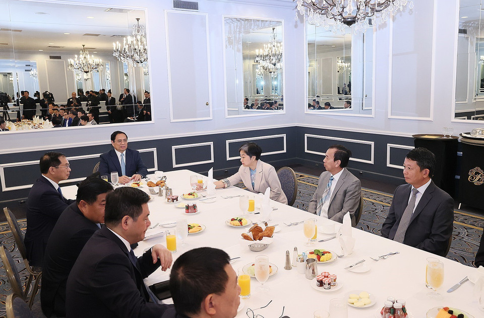 Thủ tướng Phạm Minh Chính ăn sáng và làm việc với một số doanh nghiệp Việt kiều tiêu biểu tại San Francisco, Hoa Kỳ. (Ảnh: Dương Giang/TTXVN)