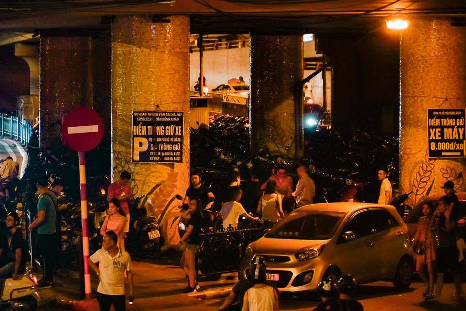 Trong khi luật quy định quỹ đất dành cho giao thông ở các đô thị là 16-26%. (Ảnh: Minh Hiếu/Vietnam+)