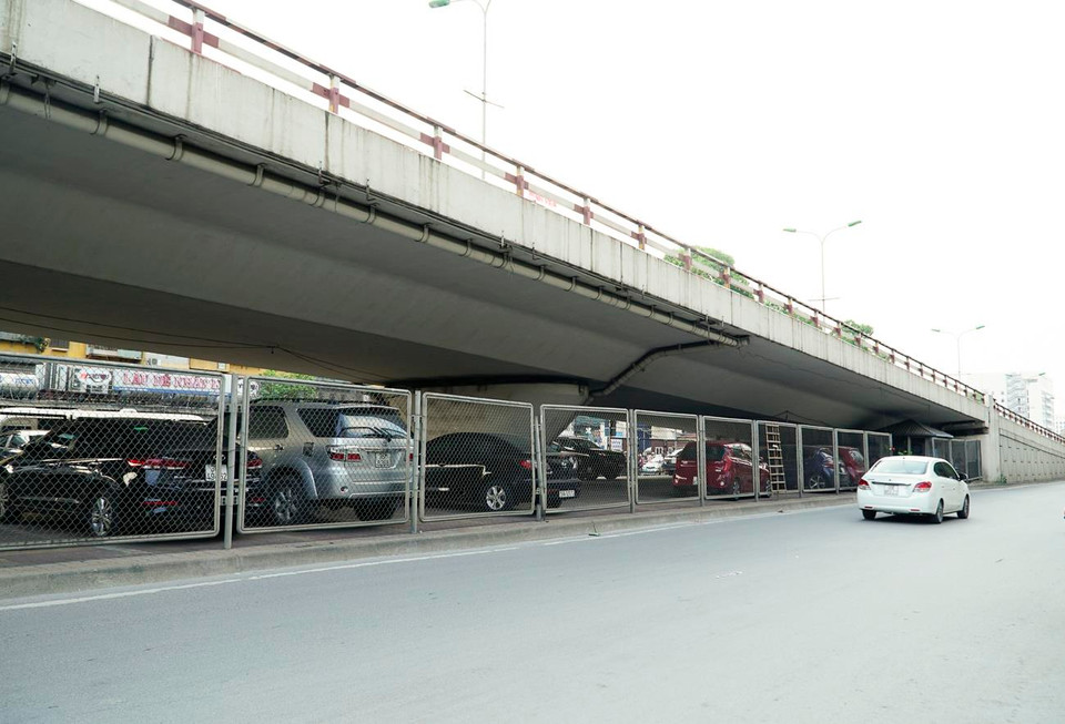 Hội đồng Nhân dân thành phố Hà Nội đã thông qua quy hoạch 1.480 vị trí bãi đỗ xe công cộng tập trung với tổng quy mô diện tích 1.197,8ha. (Ảnh: Minh Hiếu/Vietnam+)