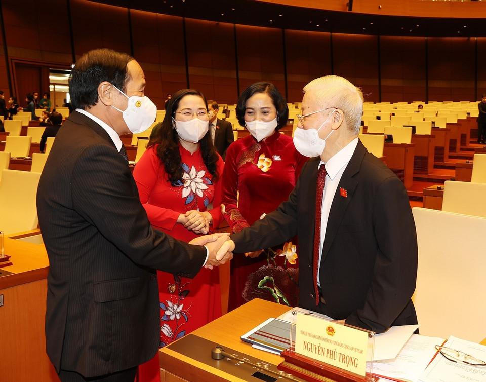 Tổng Bí thư Nguyễn Phú Trọng với Phó Thủ tướng Lê Văn Thành tại phiên khai mạc. (Ảnh: Trí Dũng/TTXVN)