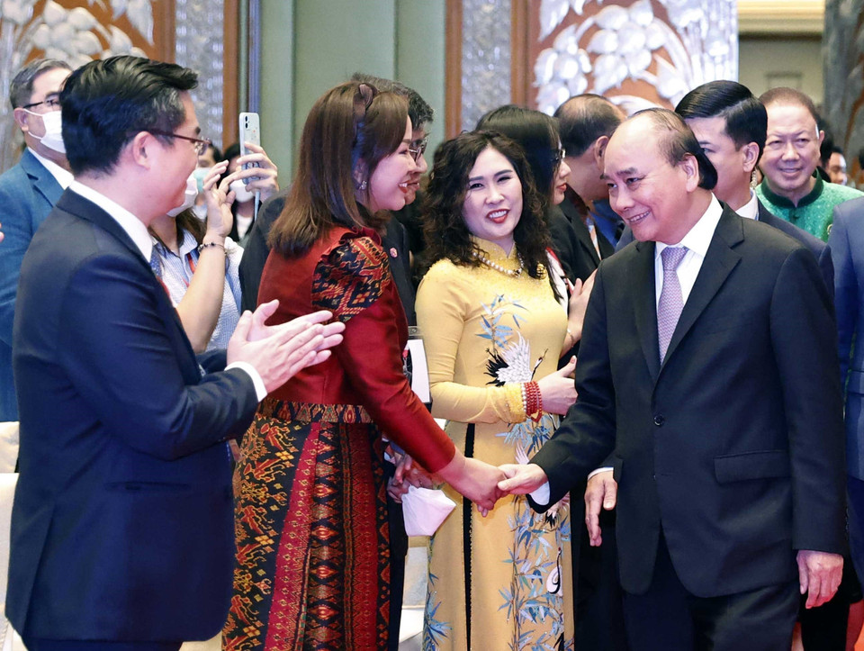 Chủ tịch nước Nguyễn Xuân Phúc với các doanh nghiệp tiêu biểu Việt Nam-Thái Lan. (Ảnh: Thống Nhất/TTXVN)