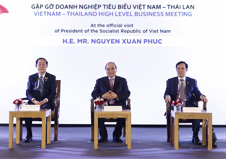 Tiếp tục chuyến thăm chính thức Vương quốc Thái Lan, chiều 17/11/2022, tại Thủ đô Bangkok, Chủ tịch nước Nguyễn Xuân Phúc gặp gỡ doanh nghiệp tiêu biểu Việt Nam-Thái Lan. (Ảnh: Thống Nhất/TTXVN)