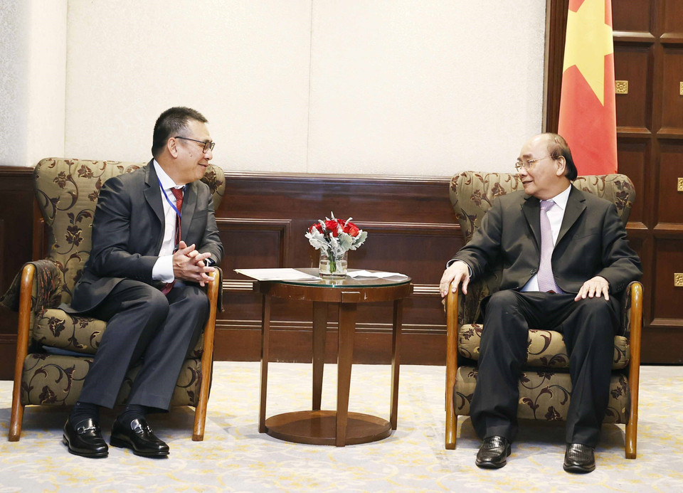 Chủ tịch nước Nguyễn Xuân Phúc tiếp Chủ tịch kiêm Tổng Giám đốc Tập đoàn SCG Roongrote Rangsiyopash. (Ảnh: Thống Nhất/TTXVN)