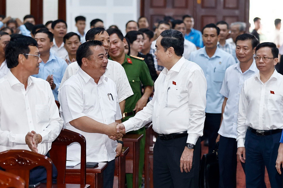 Chủ tịch Quốc hội Trần Thanh Mẫn tiếp xúc cử tri tại thành phố Vị Thanh, tỉnh Hậu Giang. (Ảnh: Doãn Tấn/TTXVN)
