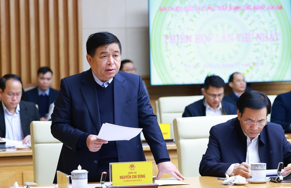 Bộ trưởng Bộ Kế hoạch và Đầu tư Nguyễn Chí Dũng, Phó Trưởng ban thường trực Ban Chỉ đạo quốc gia về phát triển ngành công nghiệp bán dẫn phát biểu. (Ảnh: Dương Giang/TTXVN)