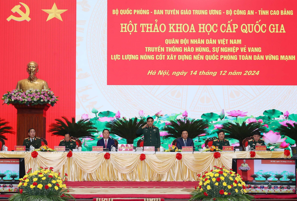 Đoàn chủ tịch chủ trì hội thảo. (Ảnh: Trọng Đức/ TTXVN)