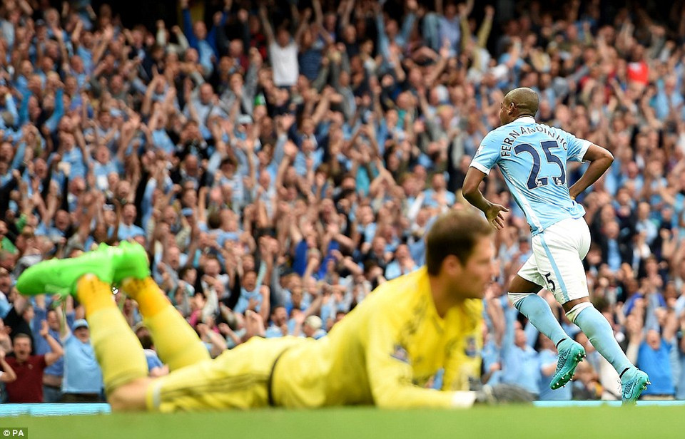 ... ấn định tỷ số 3-0 cho á quân Premier League.