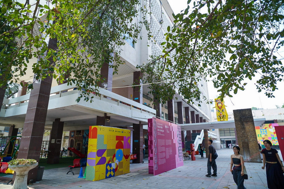 Cung Thiếu nhi Hà Nội, quận Hoàn Kiếm với hàng chục cuộc triển lãm, trưng bày, sắp đặt nghệ thuật, trình diễn, biểu diễn và hoạt động cộng đồng là một trong những địa điểm chính của tuyến trải nghiệm của Lễ hội Thiết kế Sáng tạo Hà Nội 2024. (Ảnh: Khánh Hòa/TTXVN)