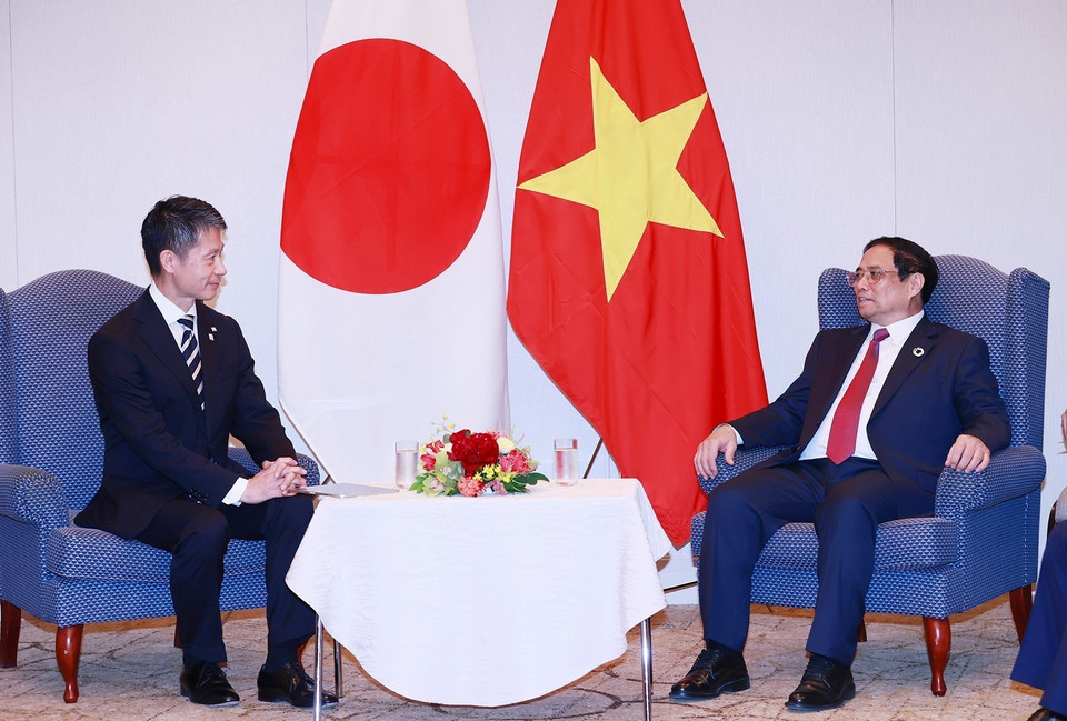 Thủ tướng Phạm Minh Chính tiếp Thống đốc tỉnh Hiroshima Yuzaki Hidehiko. (Ảnh: Dương Giang/TTXVN)