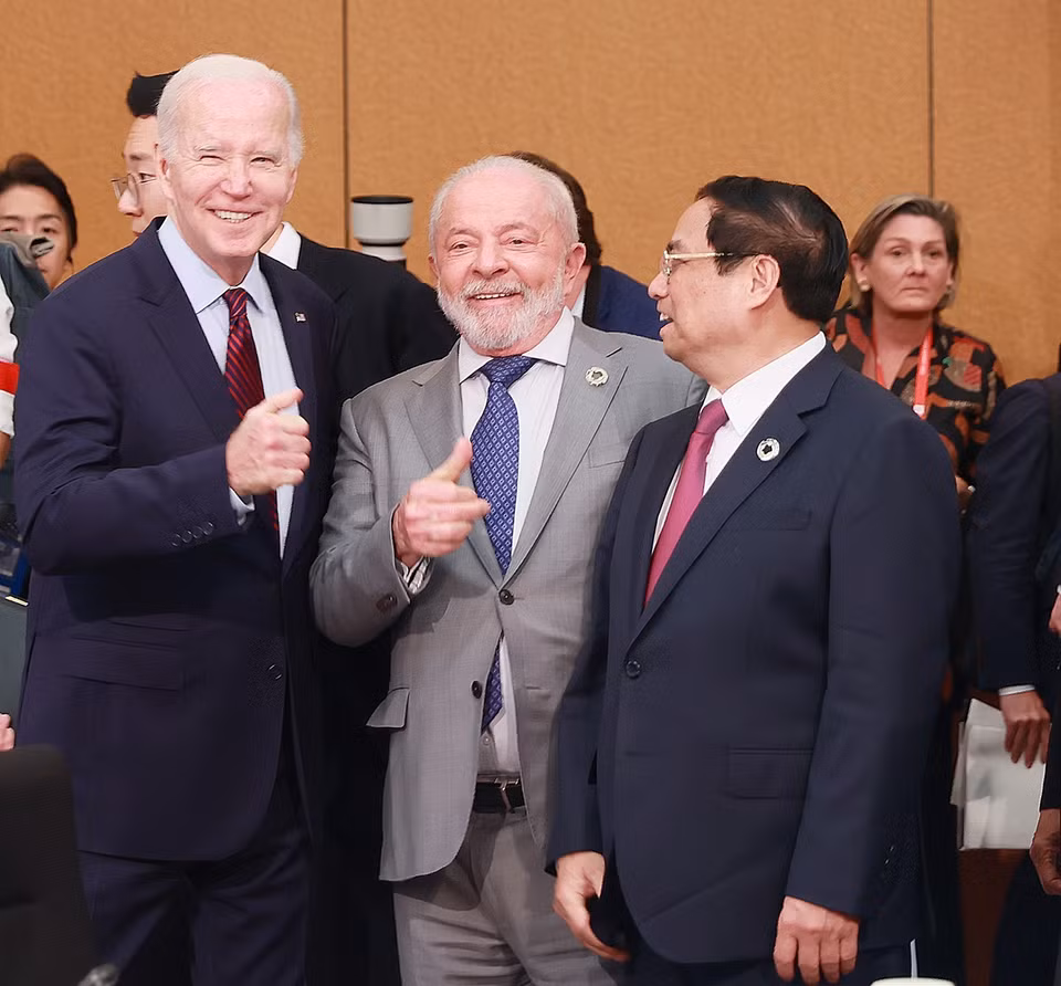 Thủ tướng Phạm Minh Chính cùng Tổng thống Hoa Kỳ Joe Biden và Tổng thống Brazil Luiz Inácio Lula da Silva tại phiên thảo luận “Hướng đến một thế giới hòa bình, ổn định và thịnh vượng.” (Ảnh: Dương Giang/TTXVN)