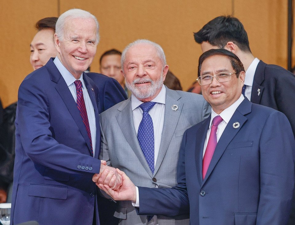 Thủ tướng Phạm Minh Chính cùng Tổng thống Hoa Kỳ Joe Biden và Tổng thống Brazil Luiz Inácio Lula da Silva tại phiên thảo luận “Hướng đến một thế giới hòa bình, ổn định và thịnh vượng.” (Ảnh: Dương Giang/TTXVN)