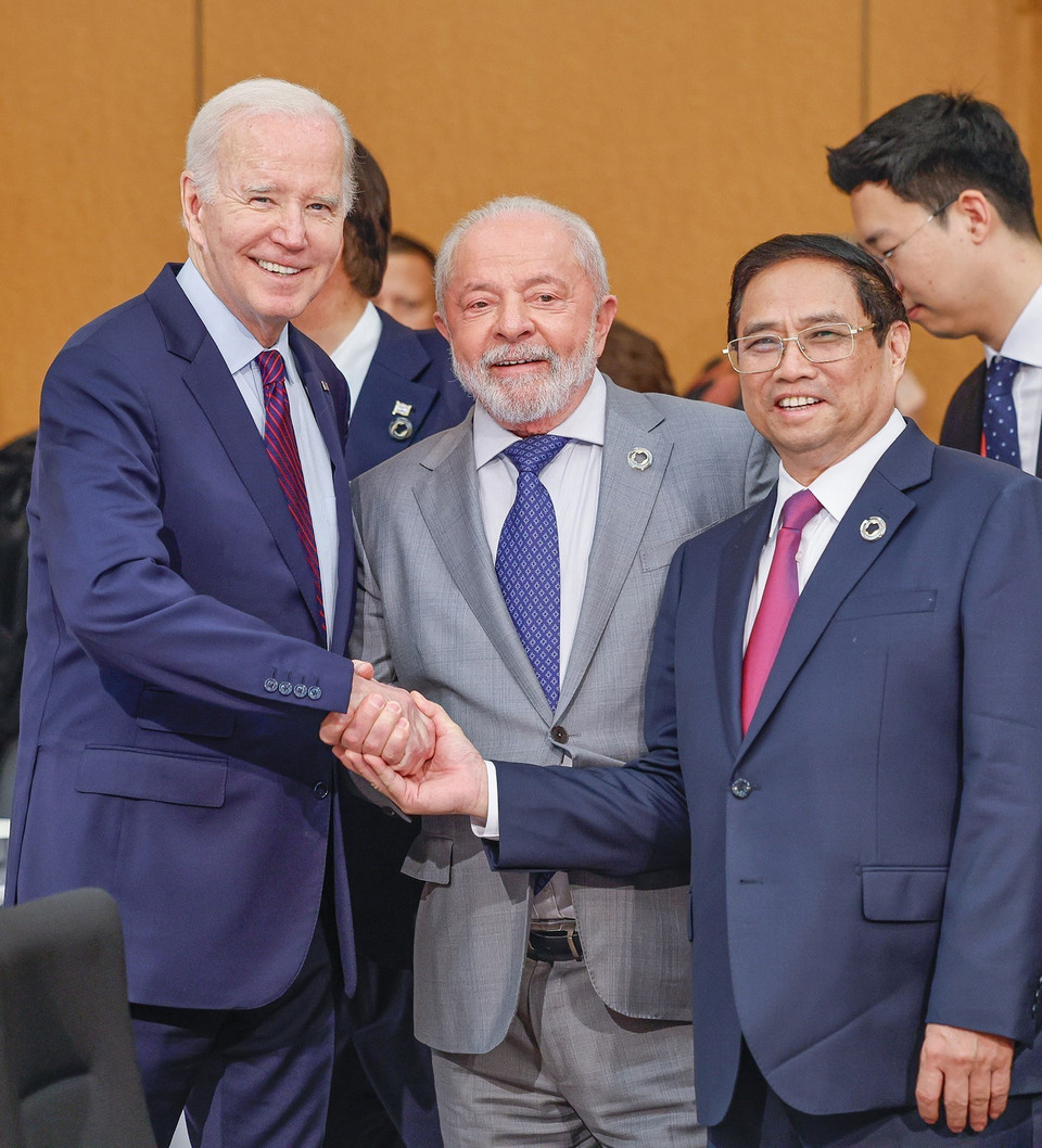 Thủ tướng Phạm Minh Chính cùng Tổng thống Hoa Kỳ Joe Biden và Tổng thống Brazil Luiz Inácio Lula da Silva tại phiên thảo luận “Hướng đến một thế giới hòa bình, ổn định và thịnh vượng.” (Ảnh: Dương Giang/TTXVN)