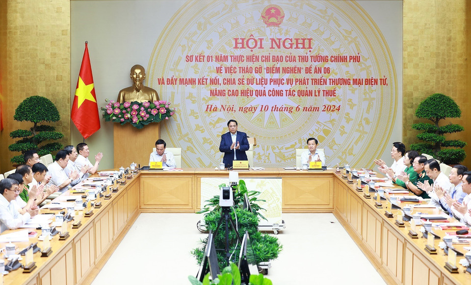 Thủ tướng Phạm Minh Chính chủ trì Hội nghị sơ kết 01 năm thực hiện tháo gỡ vướng mắc thực hiện Đề án 06. (Ảnh: Dương Giang/TTXVN)