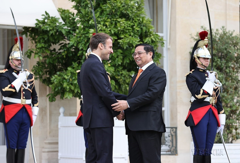 Tổng thống Emmanuel Macron đón Thủ tướng Phạm Minh Chính thăm chính thức Cộng hoà Pháp (Paris, 4/11/2021). (Ảnh: Dương Giang/TTXVN)