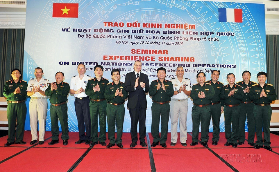 Hội nghị trao đổi chuyên môn về Gìn giữ hòa bình Liên hợp quốc giữa Bộ Quốc phòng Việt Nam và Bộ Quốc phòng Pháp (Hà Nội, 19/11/2015). (Ảnh: Trọng Đức/TTXVN)