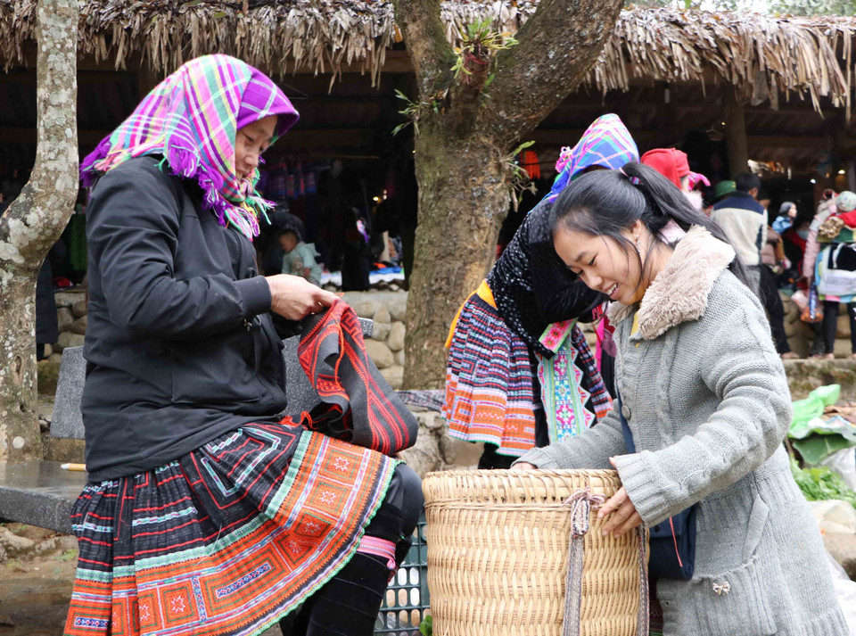 Chợ phiên Sin Suối Hồ là nét văn hóa độc đáo của đồng bào dân tộc Mông. (Ảnh: Nguyễn Oanh/TTXVN)